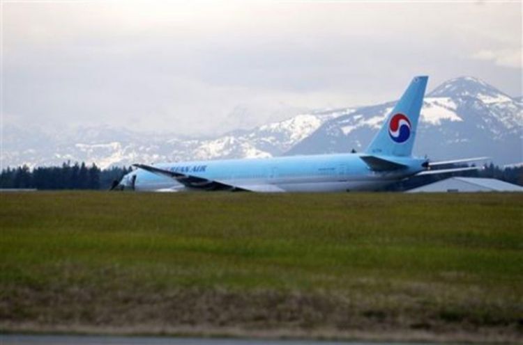Putnički avion sletio u vojnu bazu