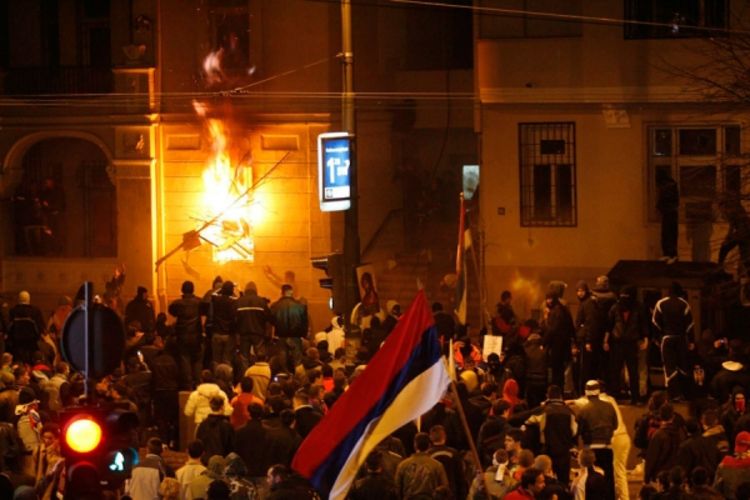 Osumnjičenima za paljenje ambasada određen pritvor