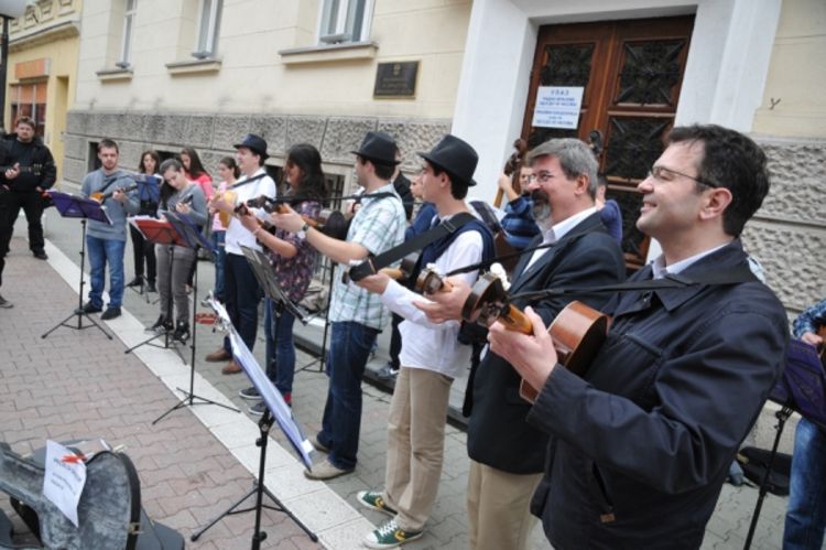 Zvuci tambure mamili prolaznike u Gospodskoj