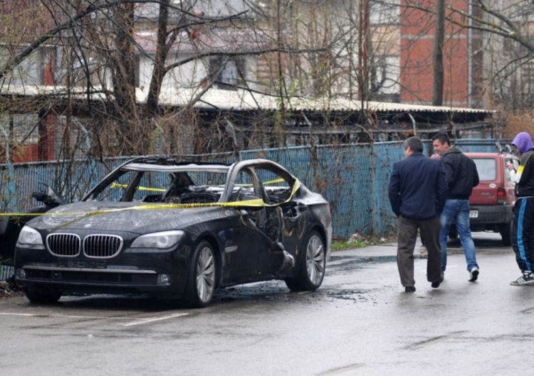 Zapaljen BMW 7 funkcionera SNS-a