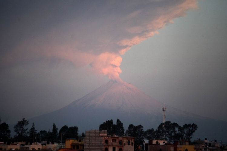 Popokatepetl i dalje bljuje velike količine pepela