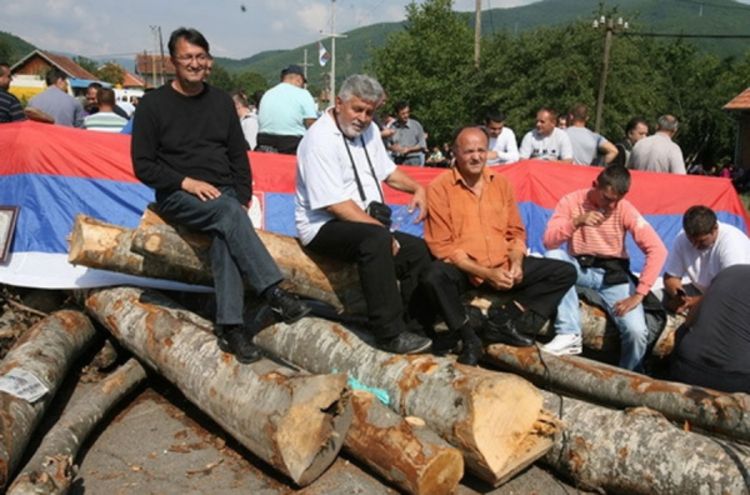 Srbi blokirali put u Zupču