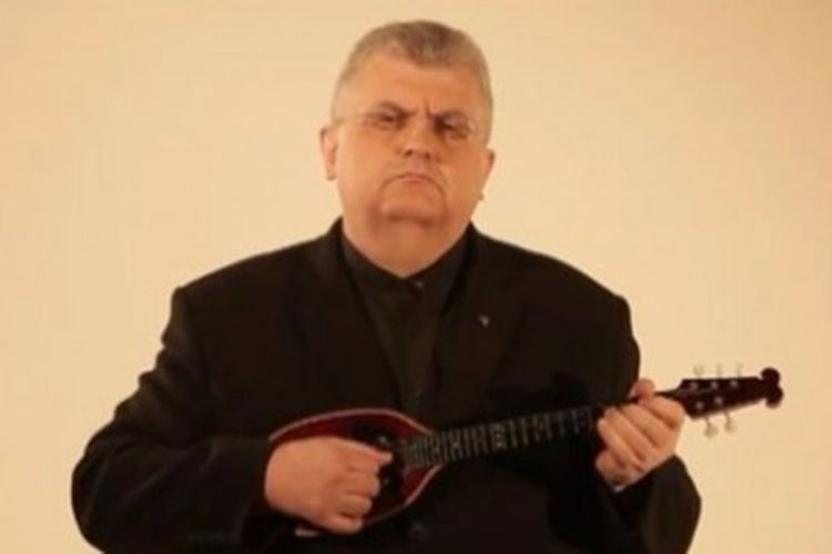 Srbija zabranjuje spot u kojem Čanak svira Mladu partizanku?