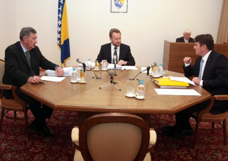 Budžet BiH: Smanjenje plata, ali svima istovremeno