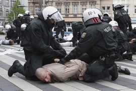 Neonacisti i salafisti u zatvoru proslavljaju Prvi maj