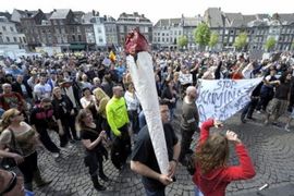 Na ulicama pušili marihuanu u znak protesta protiv novog zakona