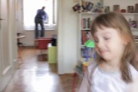 Srbin pao kroz prozor, supruga sve snimila