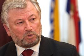 Ivo Miro Jović pokazao nevažeći diplomatski pasoš