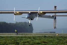 Prvi međukontinentalni let aviona na solarni pogon