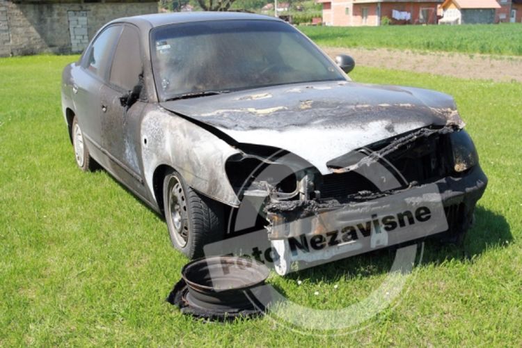 Bačen molotovljev koktel na automobil šefa u Elektrokrajini