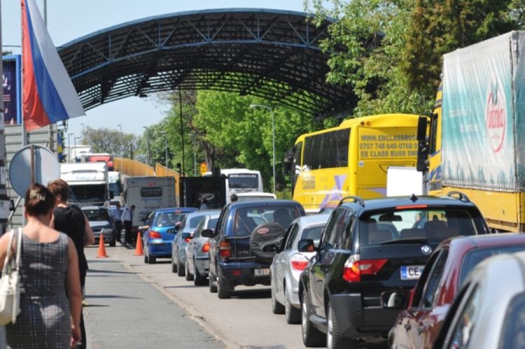 Štrajk graničara: Satima čekaju da izađu iz BiH, nervoznih sve više