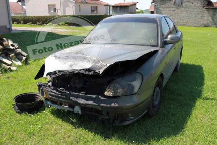 Bratu direktorice Elektroprivrede RS zapaljen automobil