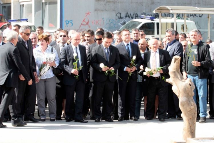 Godišnjica stradanja vojnika u Dobrovoljačkoj: Vrijeđali i psovali porodice žrtava i zvaničnike RS