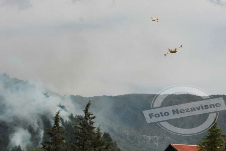 Ni kanaderi nisu ugasili požar