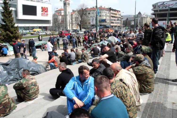 Penzije bivših vojnika bi da prebace entitetima