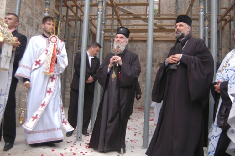 Irinej pozvao Srbe da se vrate u Mostar