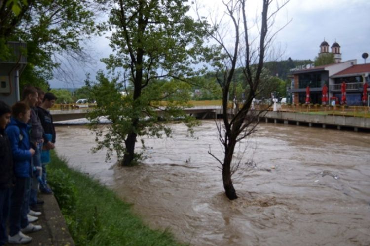 Nekoliko rijeka u BiH se izlilo: Više od 200 kuća već poplavljeno