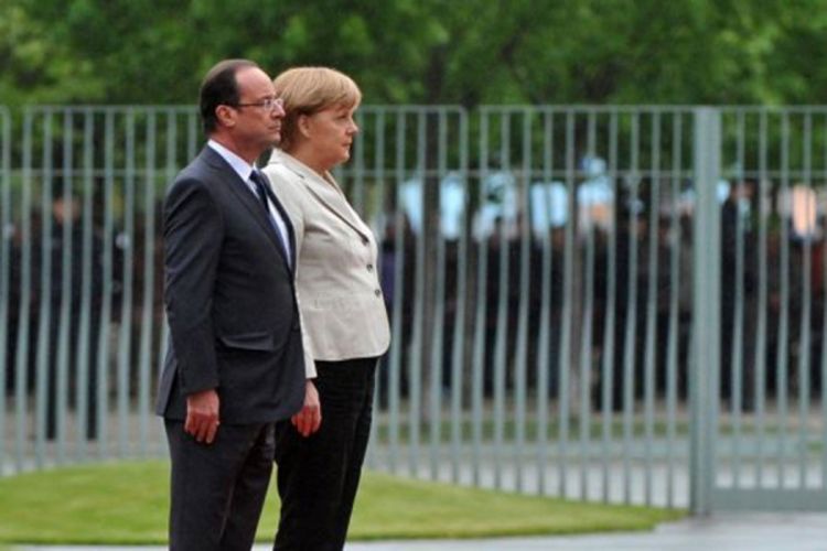 Angela Merkel vodila neiskusnog Olanda po crvenom tepihu