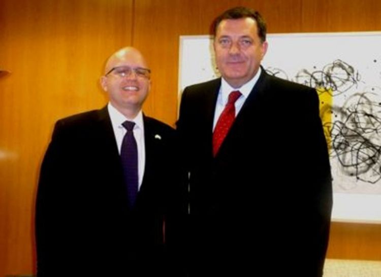 Dodik sa Rikerom: Srpska očekuje ukidanje suprevizije u Brčkom