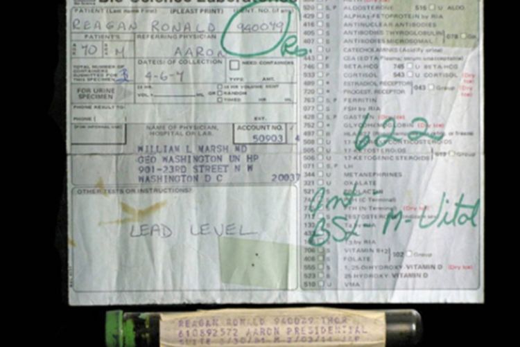 Epruveta s Reganovom krvlju na aukciji