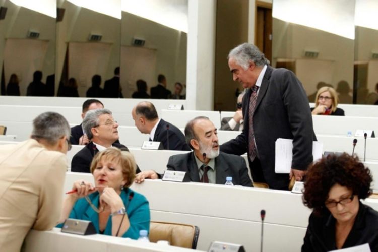Podržano smanjenje plate parlamentarcima za 4,5 odsto