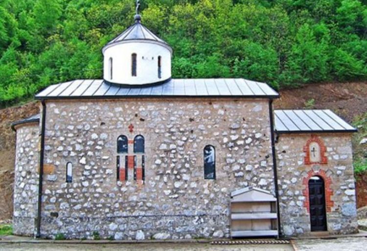 Monahinje napustile manastir, policija ne dozvoljava prilaz