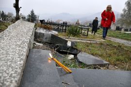 Oštećeno pravoslavno i jevrejsko groblje