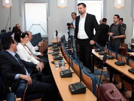 Ministri iz SDA će dolaziti na posao iako su smijenjeni
