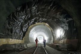Stijene blokirale tunel