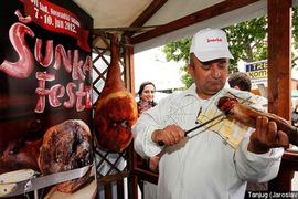 Najteža šunka festivala teška 43 kilograma
