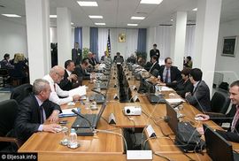 Raskol u Vladi FBiH - otišlo 8 od 17 ministara 