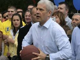 Boris Tadić na košarci povrijedio nos