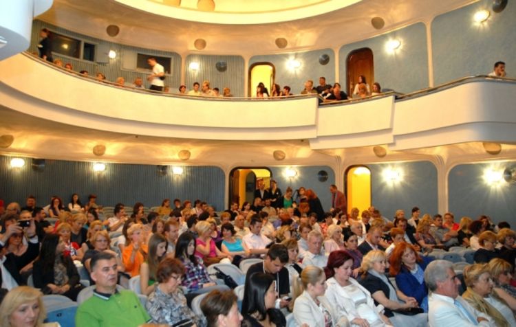 Glumom pomiču granice trpljenja