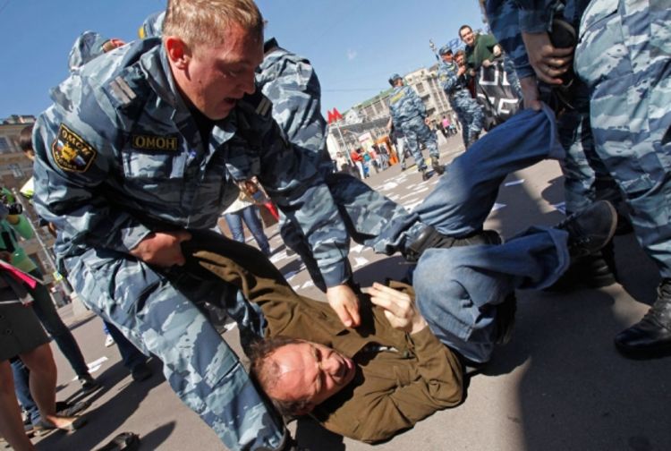 Protest zbog novog zakona, policija privodi demonstrante