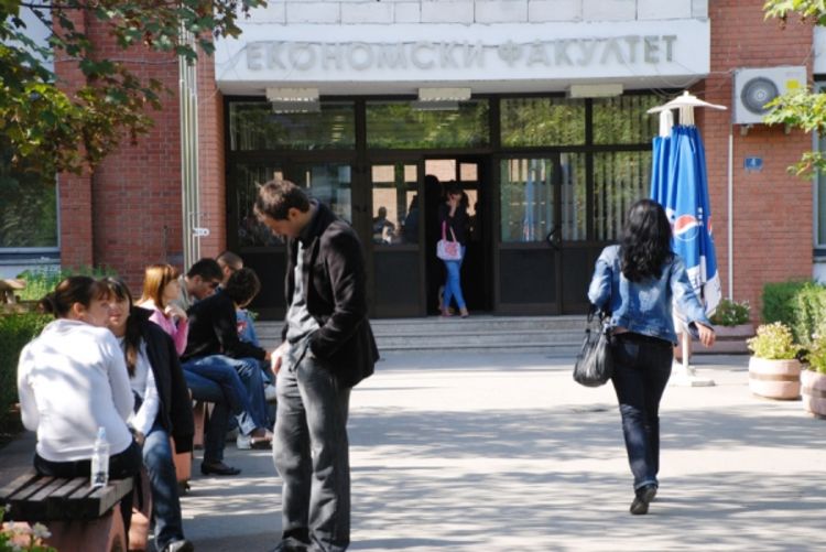 Fakulteti proizvode kolone nezaposlenih