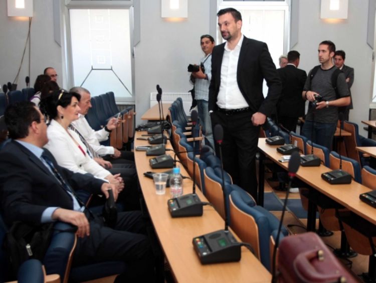 Ministri iz SDA će dolaziti na posao iako su smijenjeni