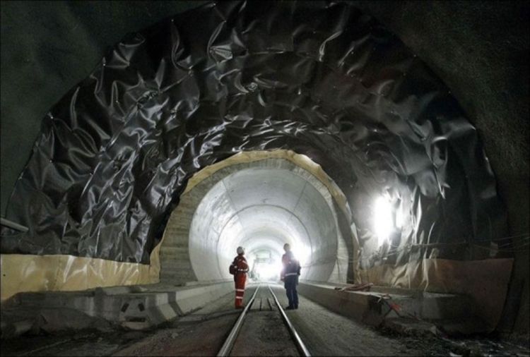 Stijene blokirale tunel