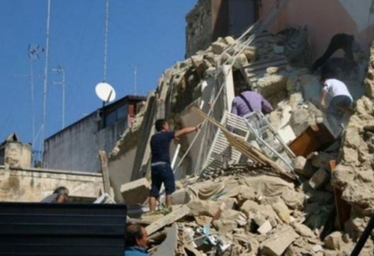 Italija: Srušile se dvije stambene zgrade u eksploziji plina, nestala tročlana porodica 