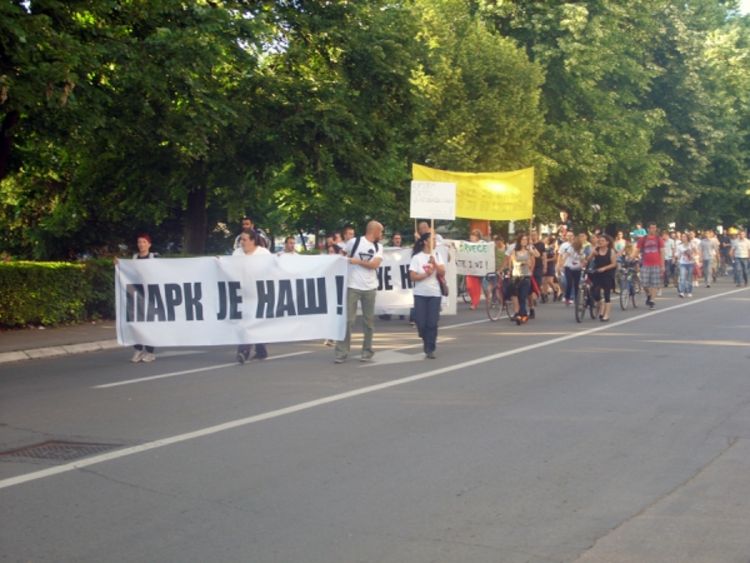 Nastavljeno mirno okupljanje i šetnja Banjalučana