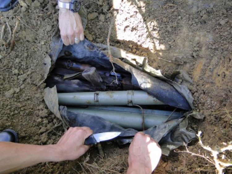 U njivi u Kostajnici našli vojno naoružanje