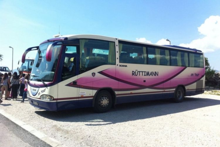 Na povratku sa ekskurzije autobusu punom đaka otpao točak
