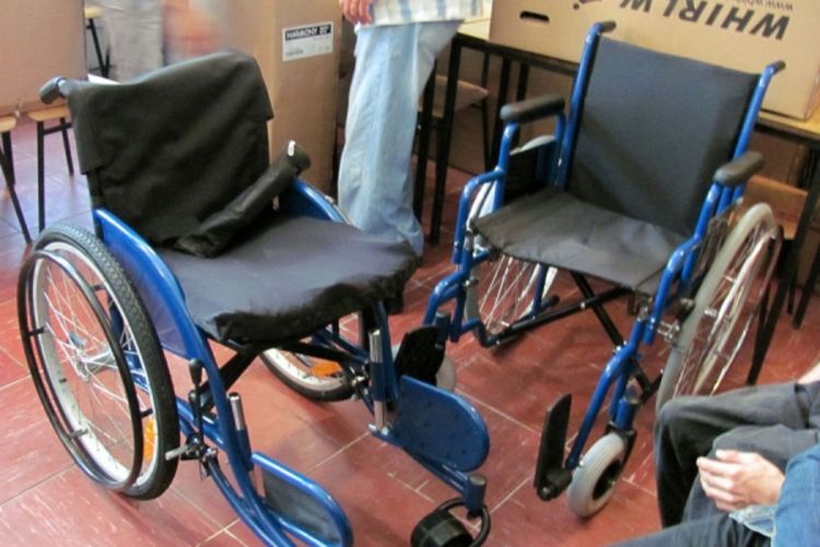 Donirano 50 kolica za osobe sa invaliditetom