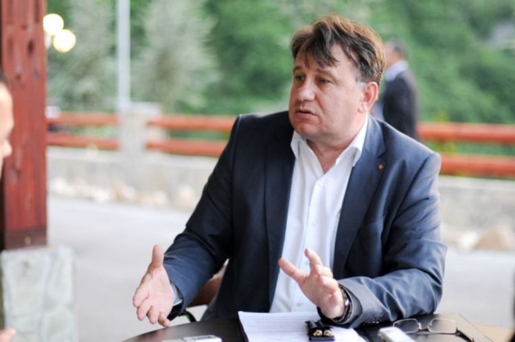 Nermin Nikšić: Platu ne zaslužuje 30 odsto službenika