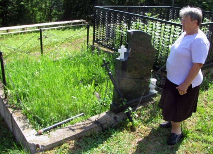 Srebrenica: Oskrnavljeno srpsko groblje u Studencu