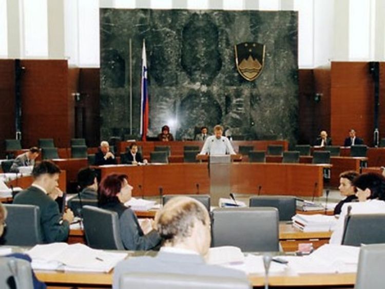 Slovenski parlement odbio finaciranje crkava iz poreza