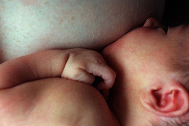 Majčino mlijeko može da blokira HIV