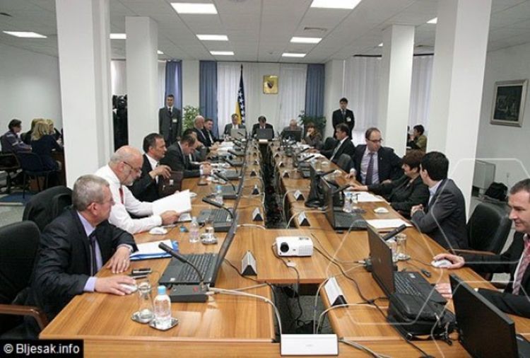 Raskol u Vladi FBiH - otišlo 8 od 17 ministara 