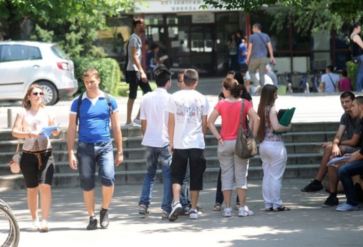 Pravni i ekonomski fakulteti zatrpani prijavama