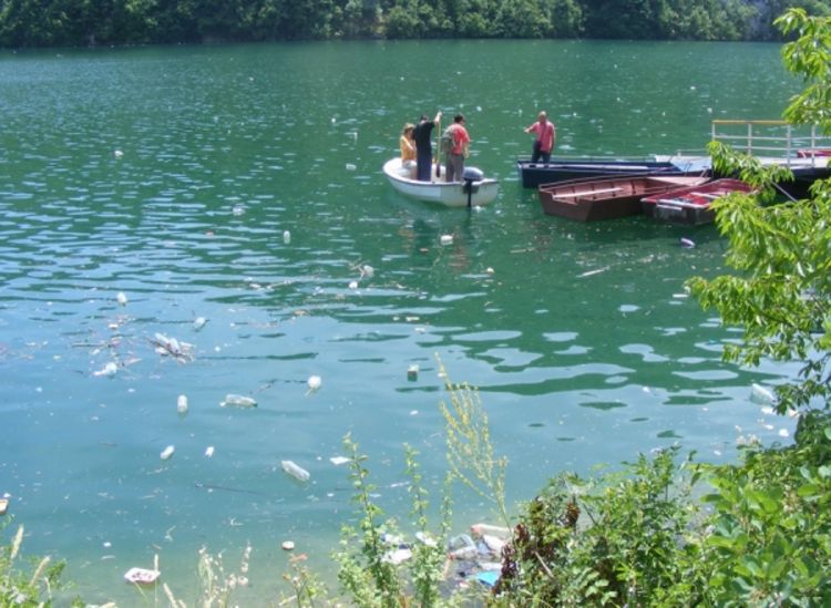 Plutajući otpad  ugrožava turizam na Drini