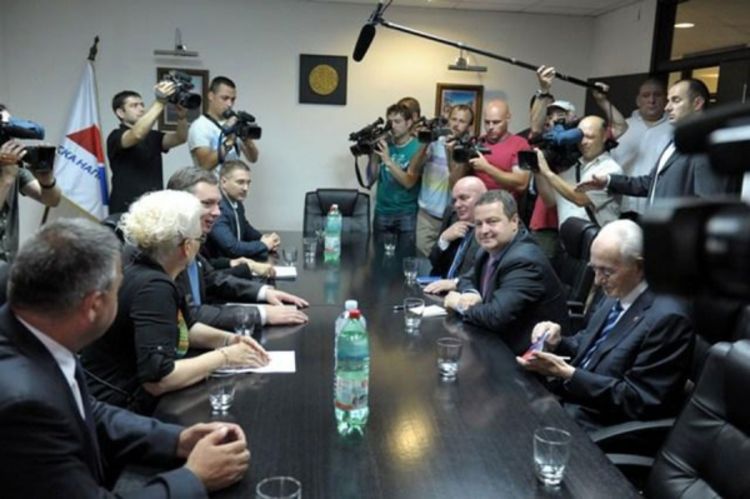 Počeli razgovori socijalista i naprednjaka